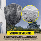 Waspinator aus reißfestem Material draußen im Regen